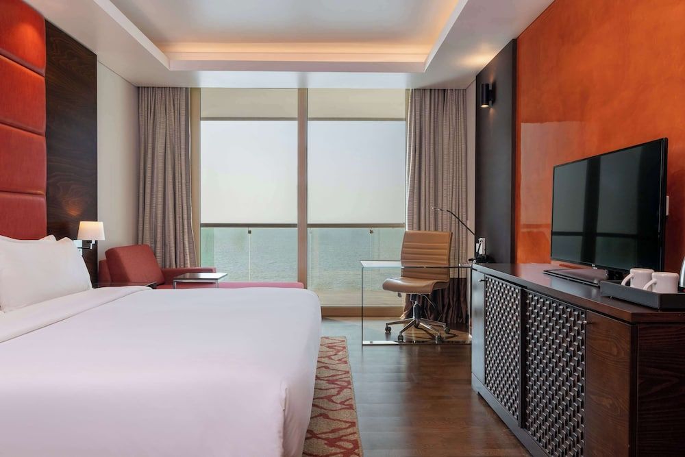 Radisson Blu Hotel, Conakry Premium Room, Balcony, Ocean View 5