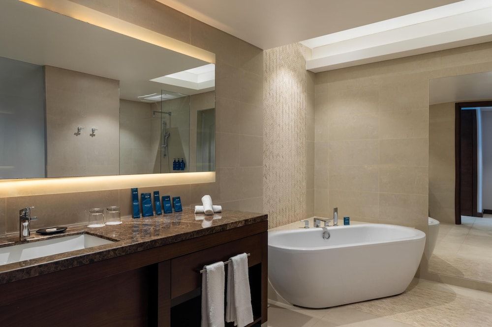 Radisson Blu Hotel, Conakry Executive Room, Balcony, Ocean View 5