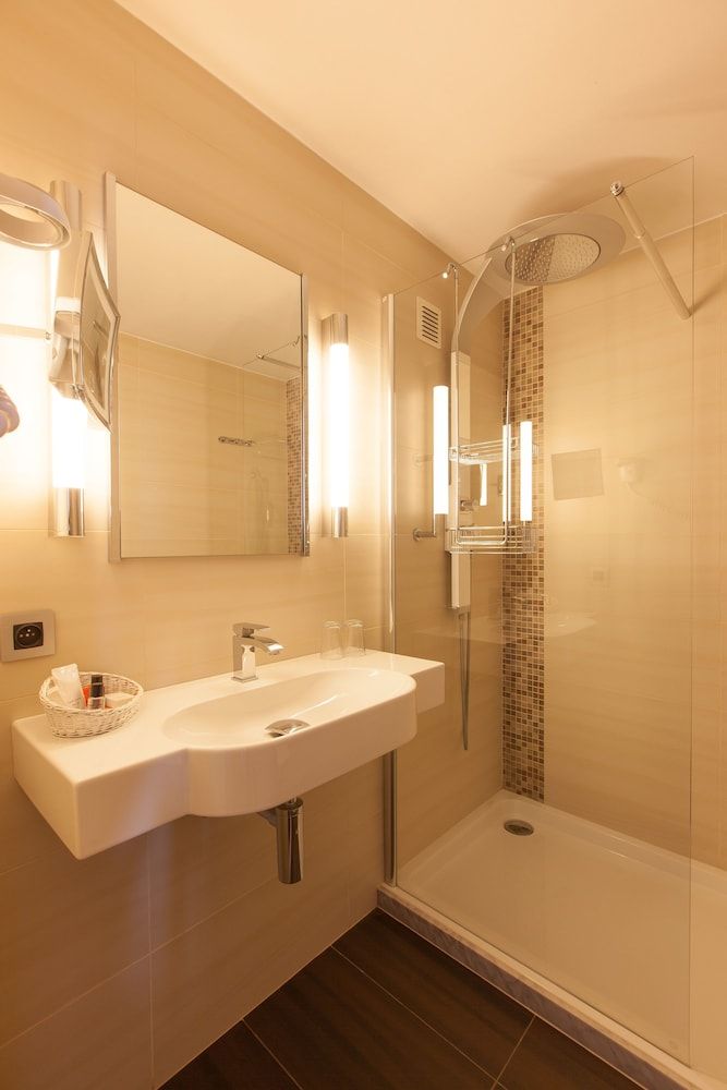 Hotel Riant Séjour by WP Hotels Deluxe Double Room with Balcony and Sea View 13