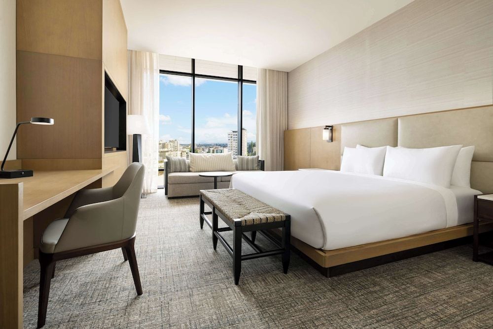 Hotel Santiago, Curio Collection by Hilton Room, 1 King Bed 2