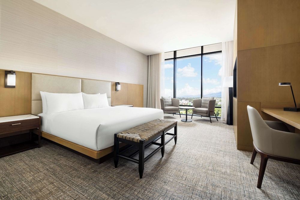 Hotel Santiago, Curio Collection by Hilton Room, 1 King Bed 3