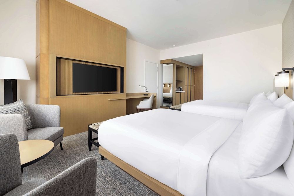 Hotel Santiago, Curio Collection by Hilton Room, 2 Queen Beds, Mountain View 2