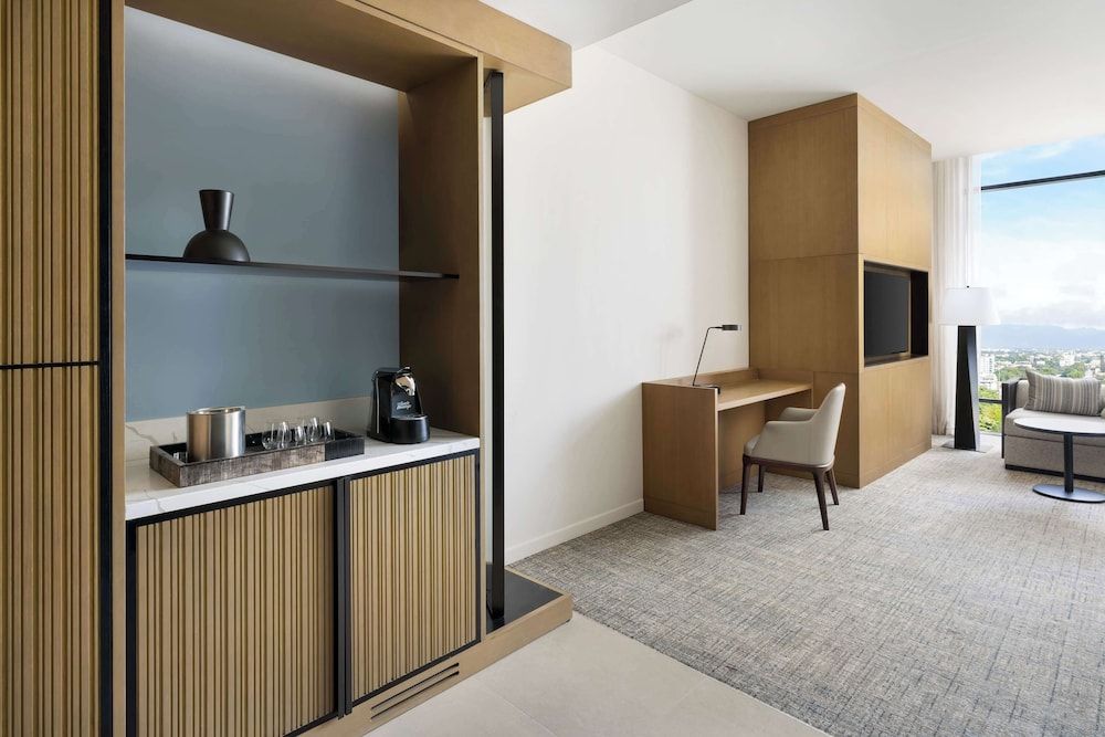 Hotel Santiago, Curio Collection by Hilton Room, 1 King Bed 13