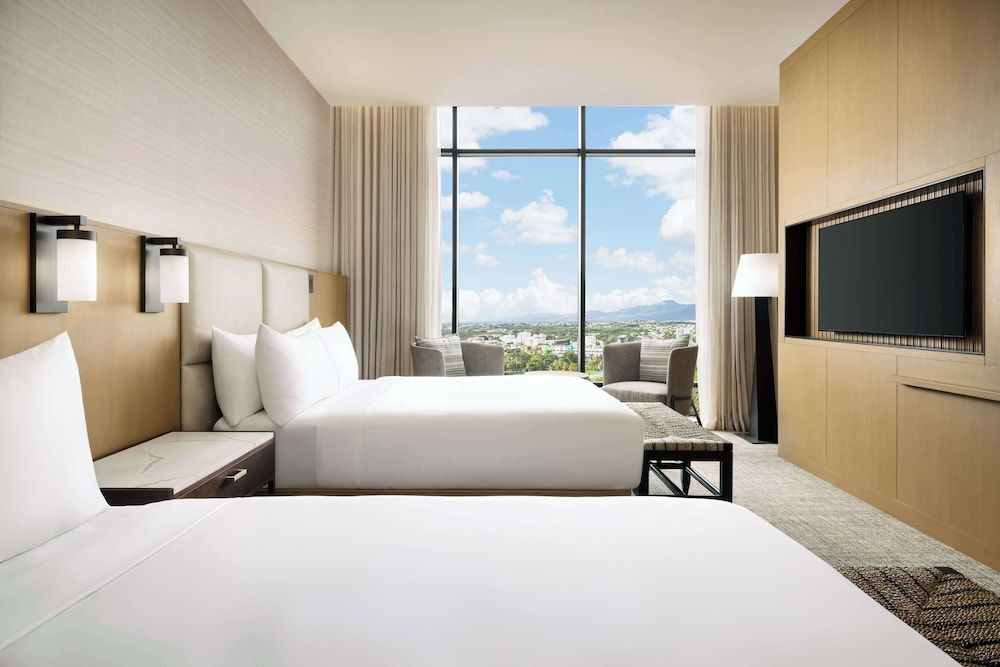 Hotel Santiago, Curio Collection by Hilton Room, 2 Queen Beds, Mountain View 4