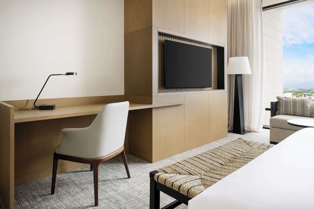 Hotel Santiago, Curio Collection by Hilton Room, 1 King Bed 12