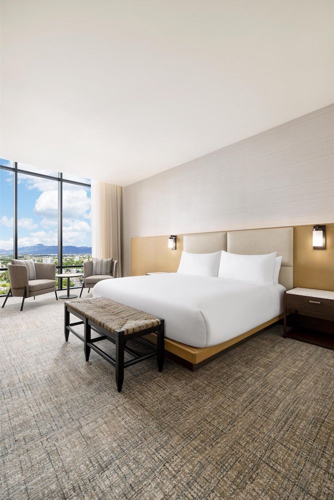 Hotel Santiago, Curio Collection by Hilton Room, 1 King Bed 6