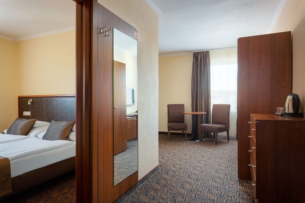 Hotel Eger & Park Family Quadruple Room 3