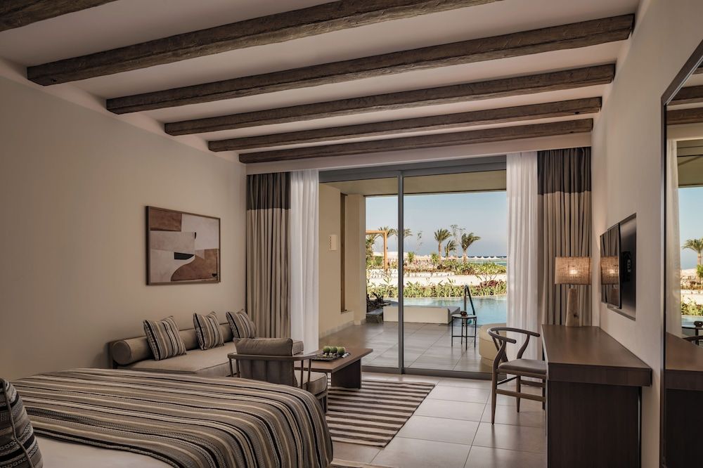 JAZ Elite Riviera Superior Room, 1 Queen Bed (Swim Up) 2