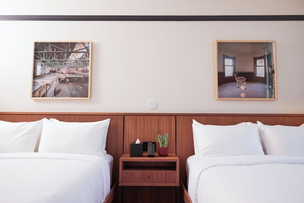 The Postmark Hotel Deluxe Room, 2 Queen Beds, Non Smoking 3