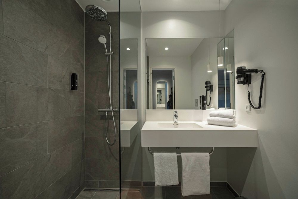 Four Points Flex by Sheraton Horsens Standard Double Room, 1 King Bed 3