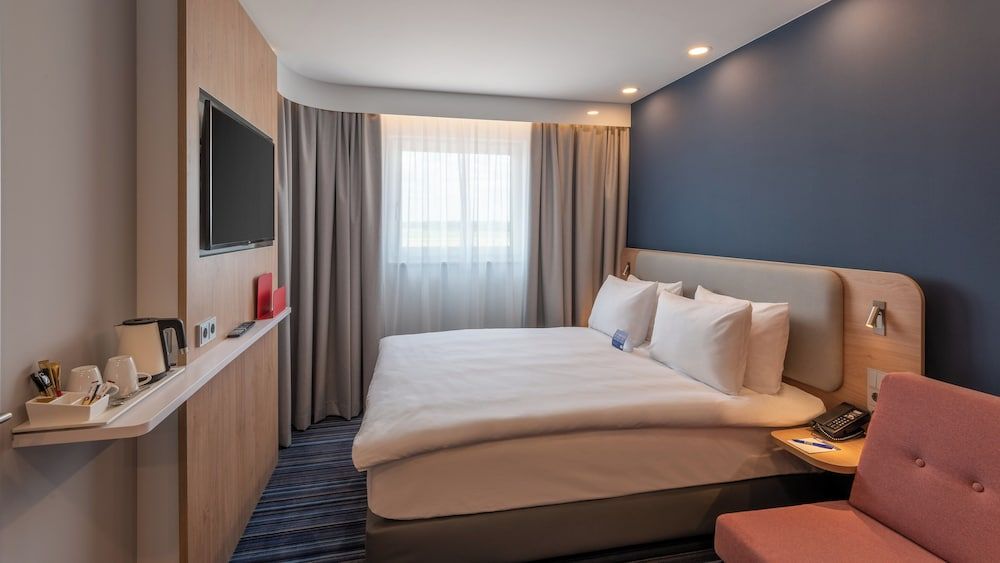Holiday Inn Express Hamburg South A7 AS42 by IHG Standard Room, 1 Queen Bed with Sofa bed