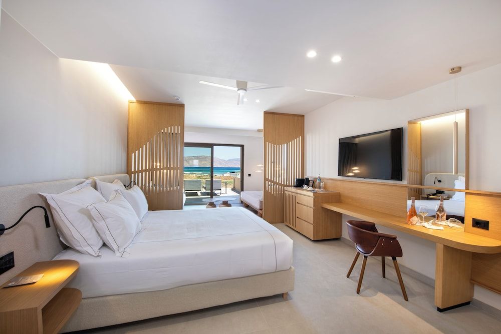 Prestige Junior Suite Swim Up Sea View