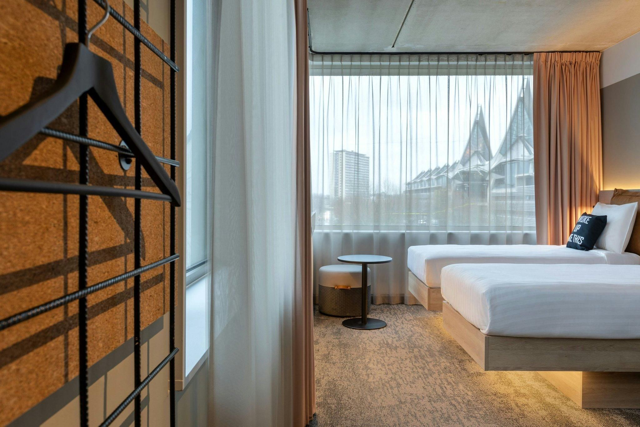 Moxy Sleeper Twin, Guest room, 2 Twin