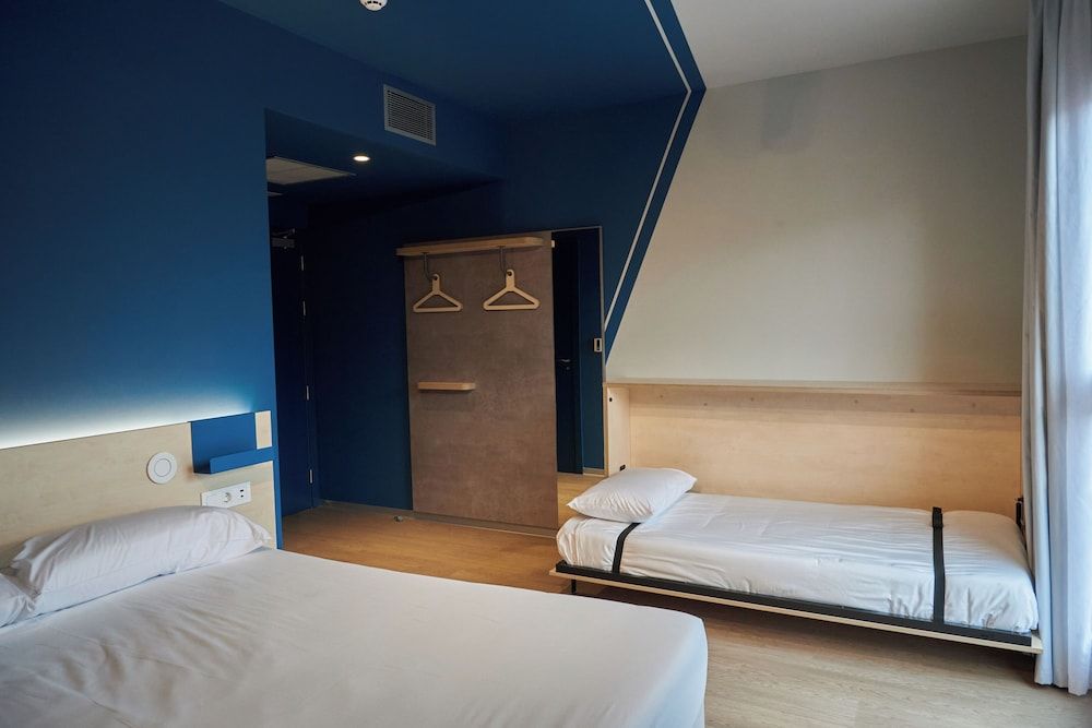 Standard Room (double bed and extra bed)
