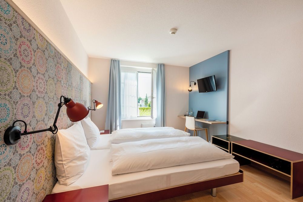 Hotel Bären Self Check-in Double room Street side 2