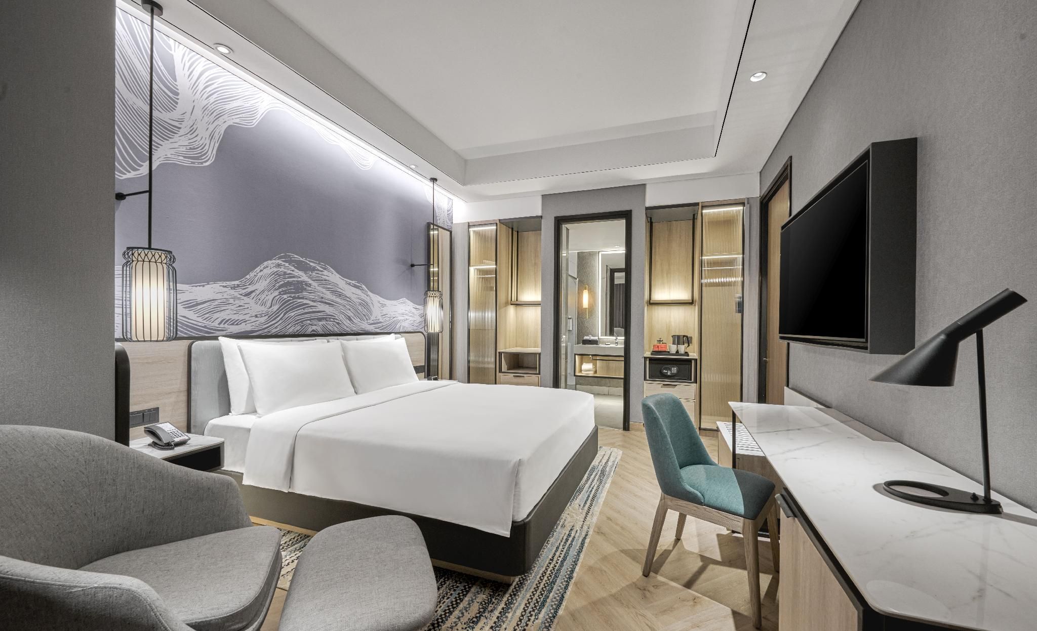 Hyatt Place Makassar 1 King Bed Suite With 1 Sofa Bed 2