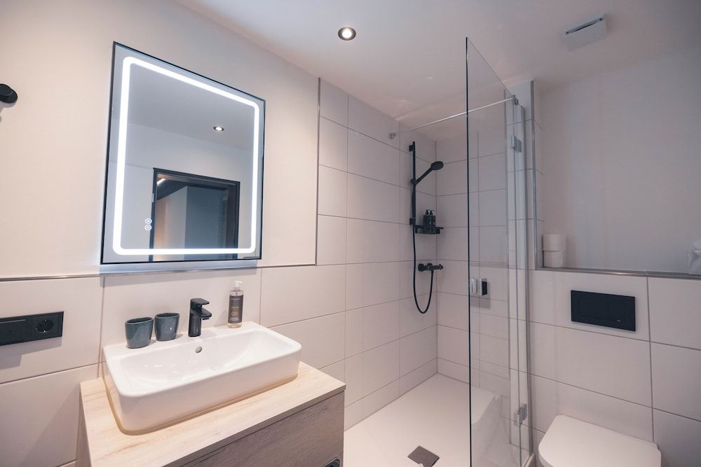 The Oceans Junior Room, Balcony