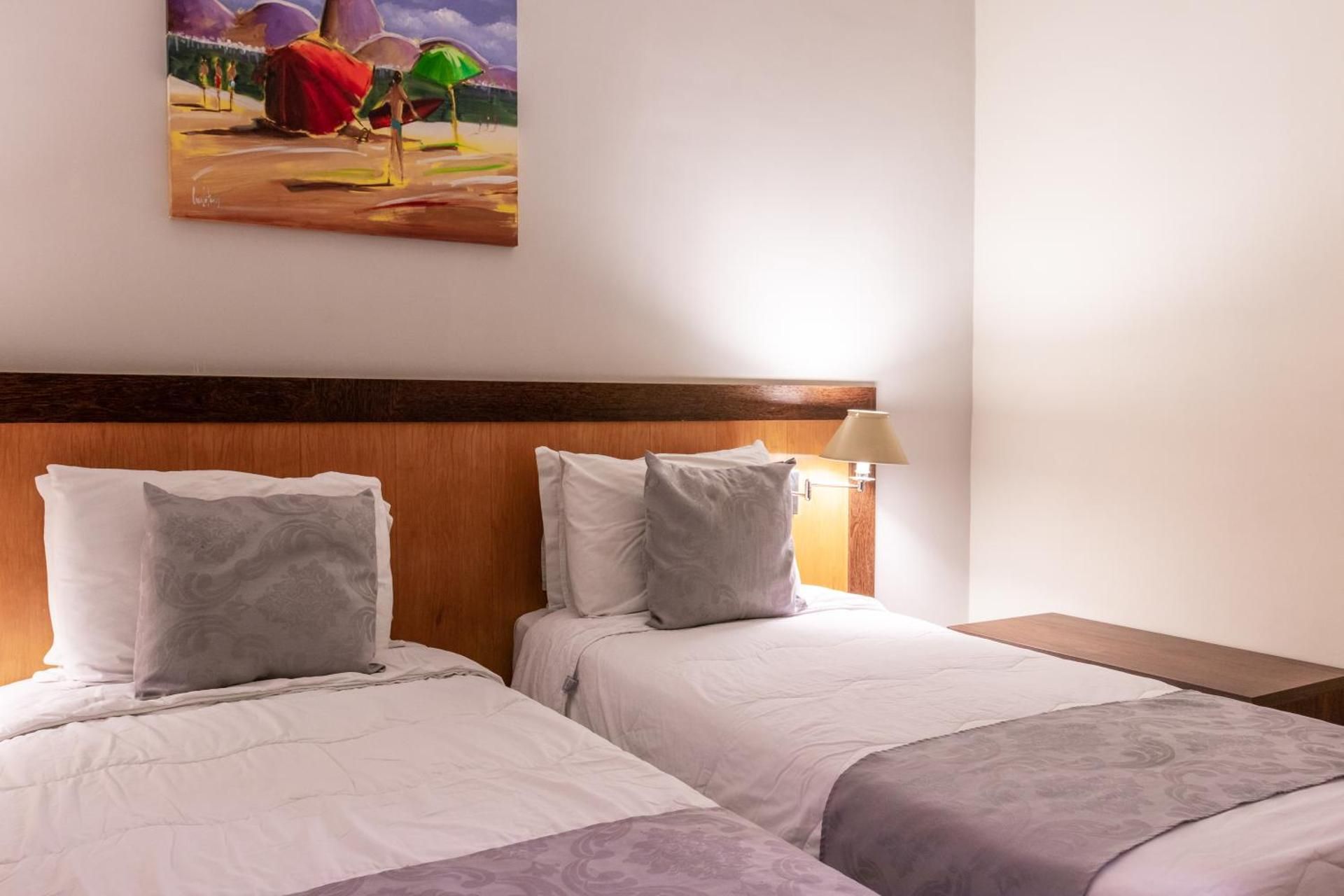 Dexter Hotel Standard Twin Room 5