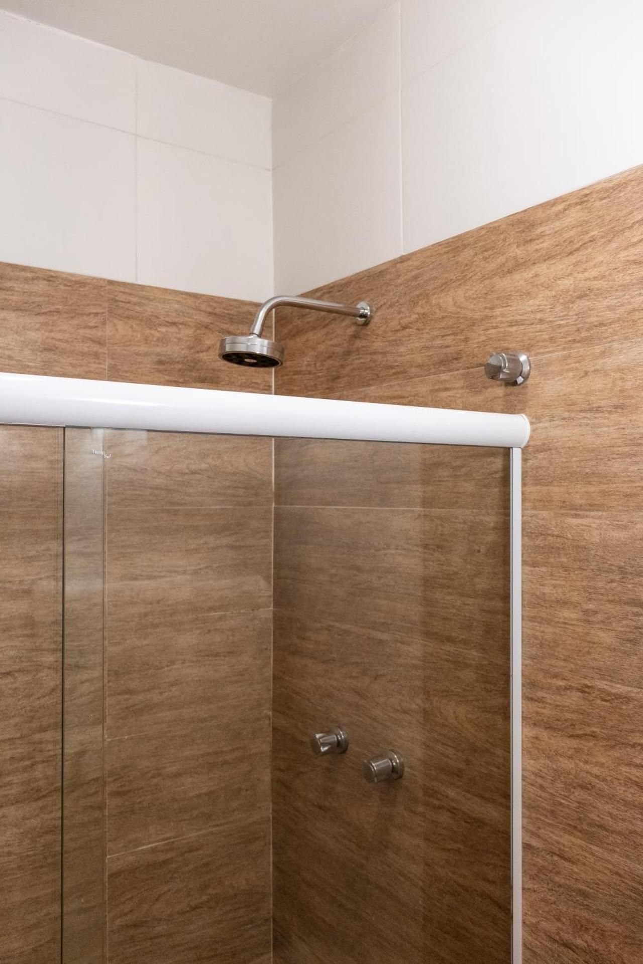 Dexter Hotel Standard Twin Room 9