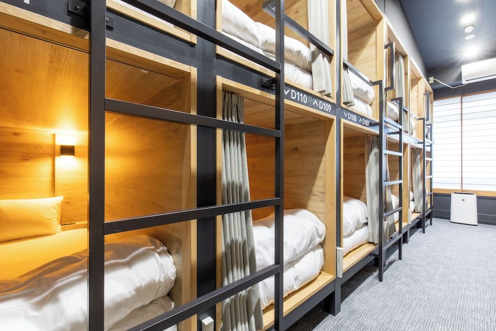 Shared Dormitory, Mixed Dorm, Top