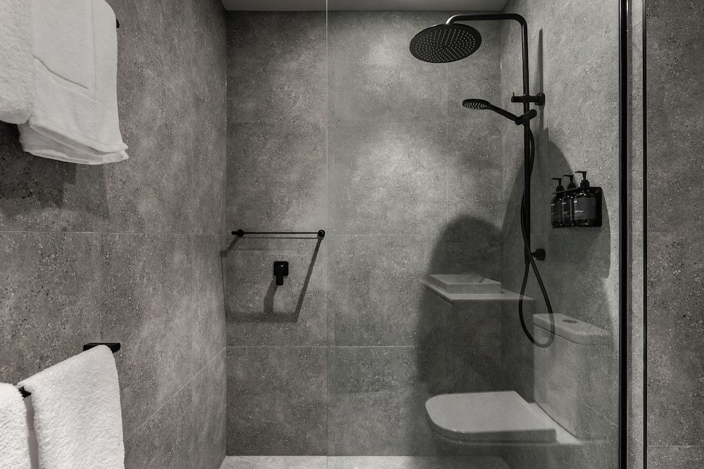 One North Terrace Executive Twin 5