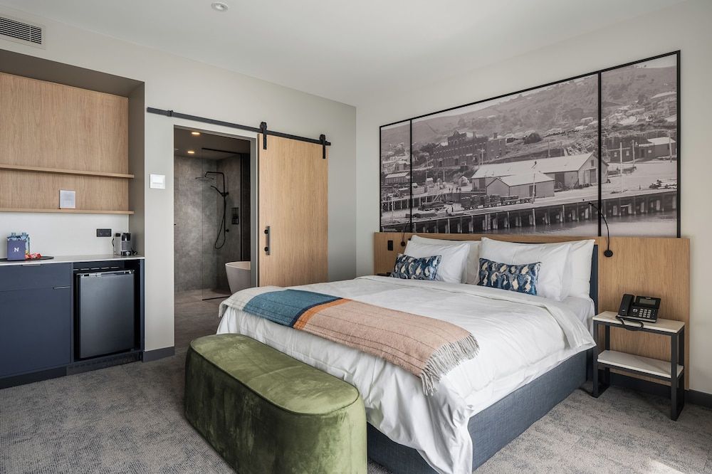 One North Terrace Premium King Suite 2