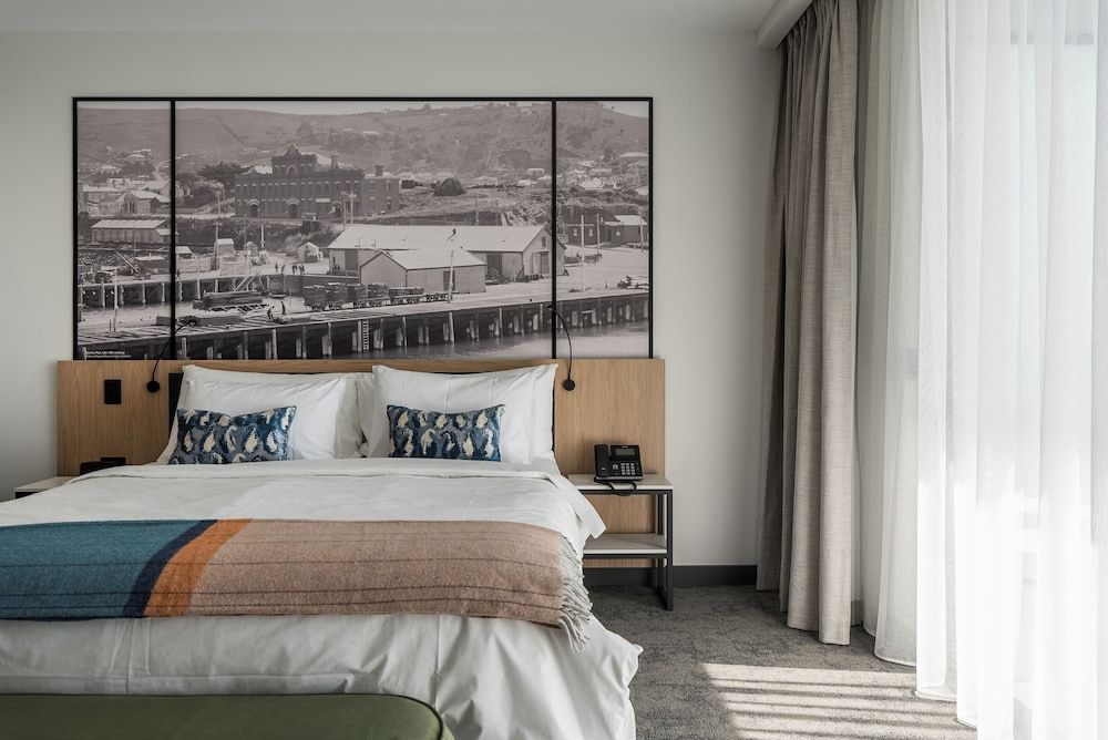 One North Terrace Premium King Suite 3