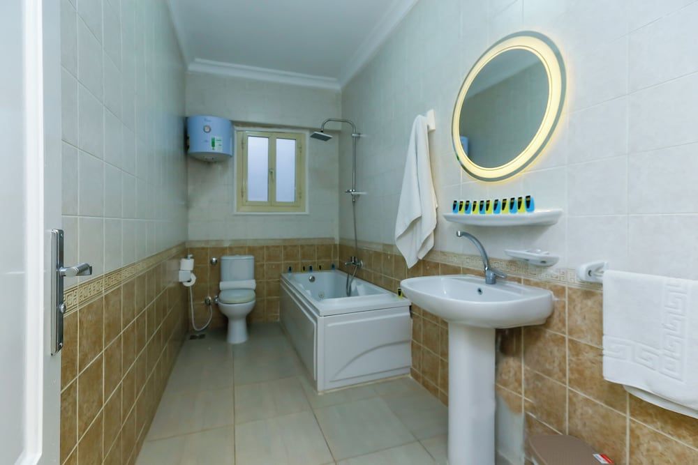 Turquoise Pyramids Palace Comfort Apartment 3