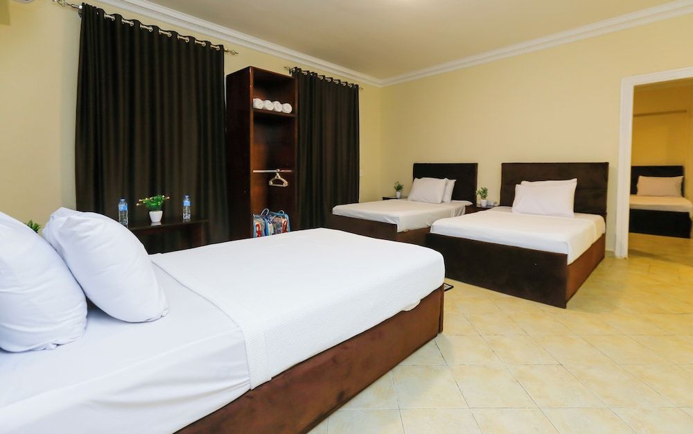 Turquoise Pyramids Palace Comfort Apartment