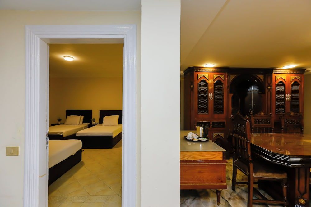 Turquoise Pyramids Palace Comfort Apartment 2