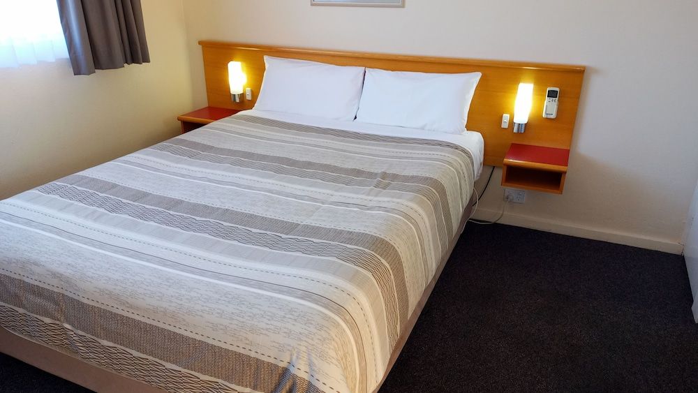 Cooma Motor Inn Standard Room, 1 Queen Bed 2