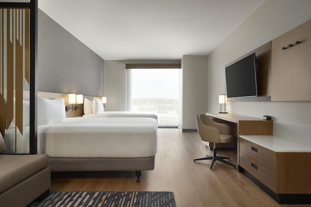 Hyatt Place Windsor Room (Specialty 2 Queen Beds with Sofa Bed) 4