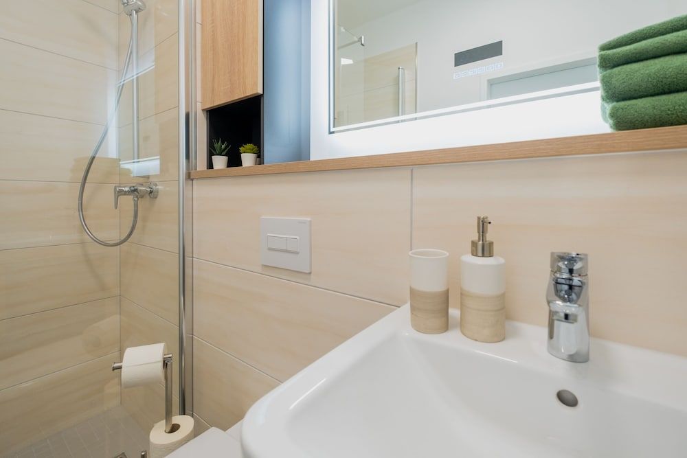 Jade&Jabo Comfort Apartment, Private Bathroom (Twin-Bed Room) 3