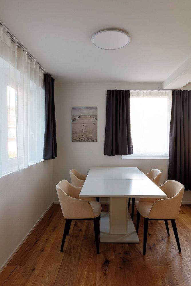 BERG&BERG APARTMENTS-Spiez Self Check-In Standard Apartment 9