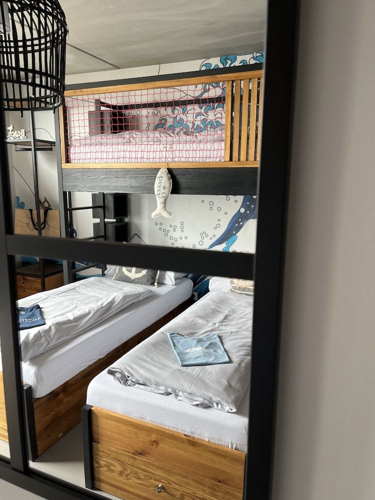 Lieblingsplatz Hotel Surf Rescue Club Panoramic Triple Room, Multiple Beds, Pets Allowed, Beachside 3