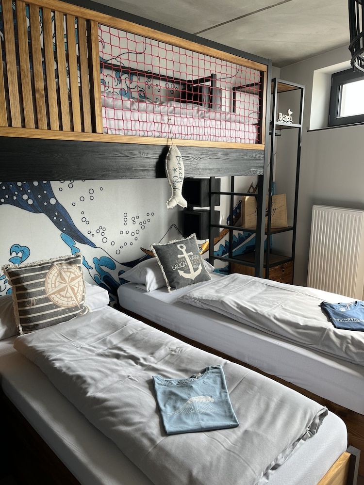 Lieblingsplatz Hotel Surf Rescue Club Panoramic Triple Room, Multiple Beds, Pets Allowed, Beachside 2