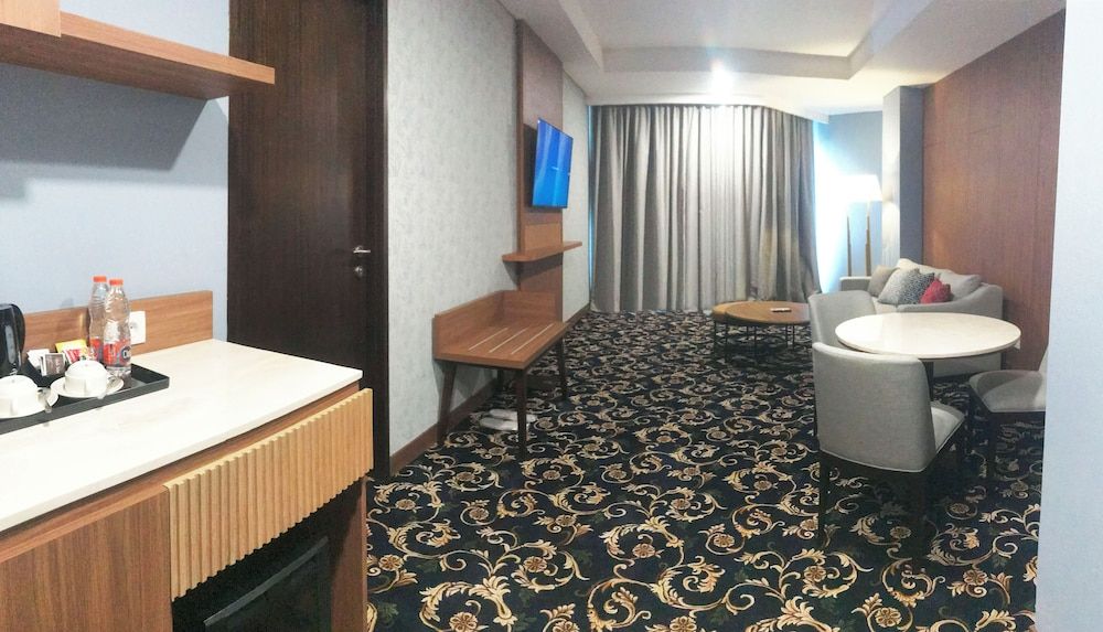 Labersa Hotel & Convention Center Samosir Royal Suite 4