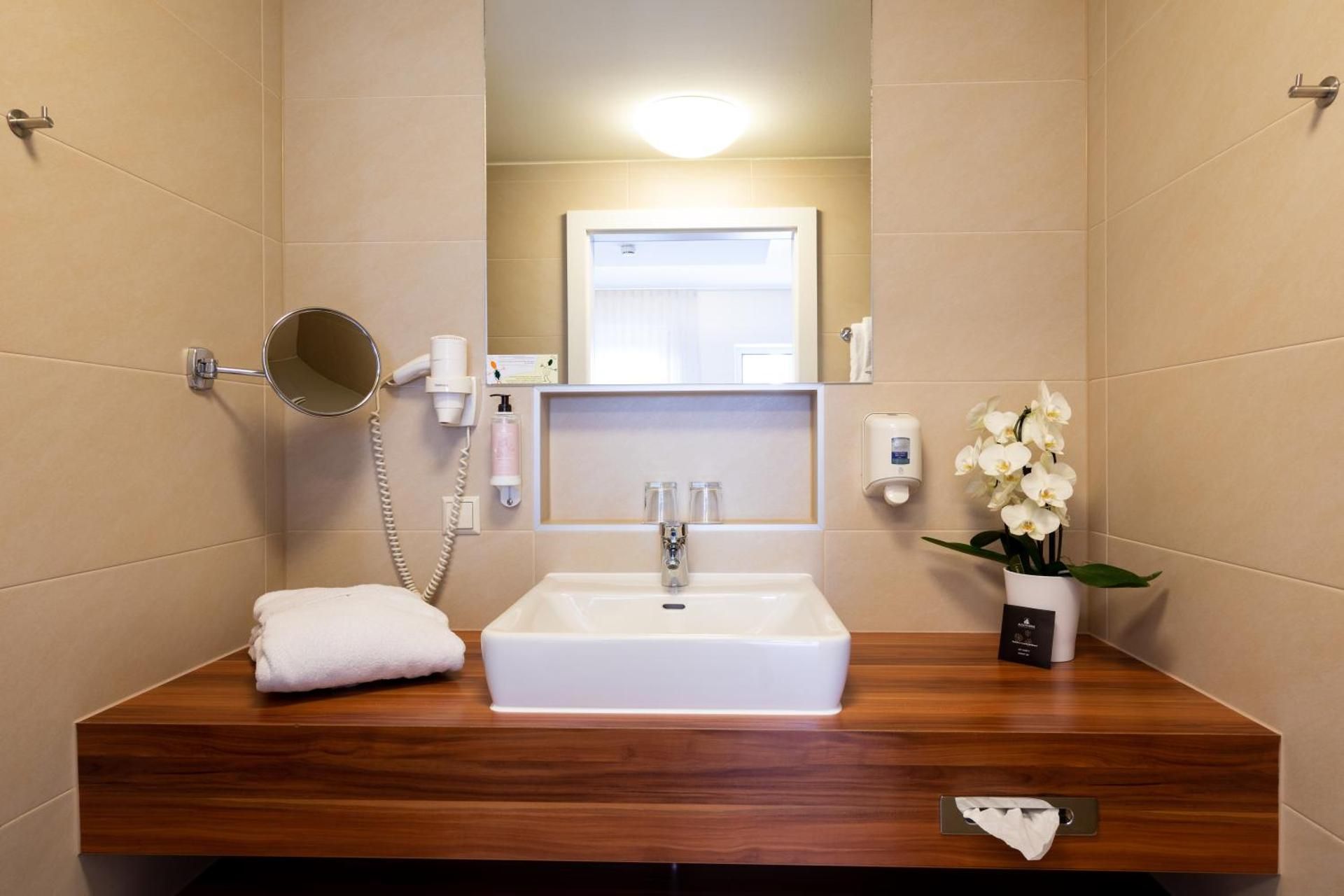 Double Room - adjoining building