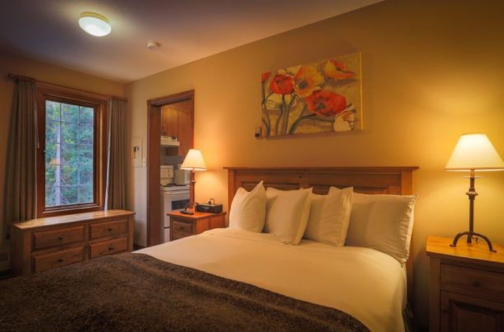 Paradise Lodge & Bungalows Fairview Suite (Street Facing)