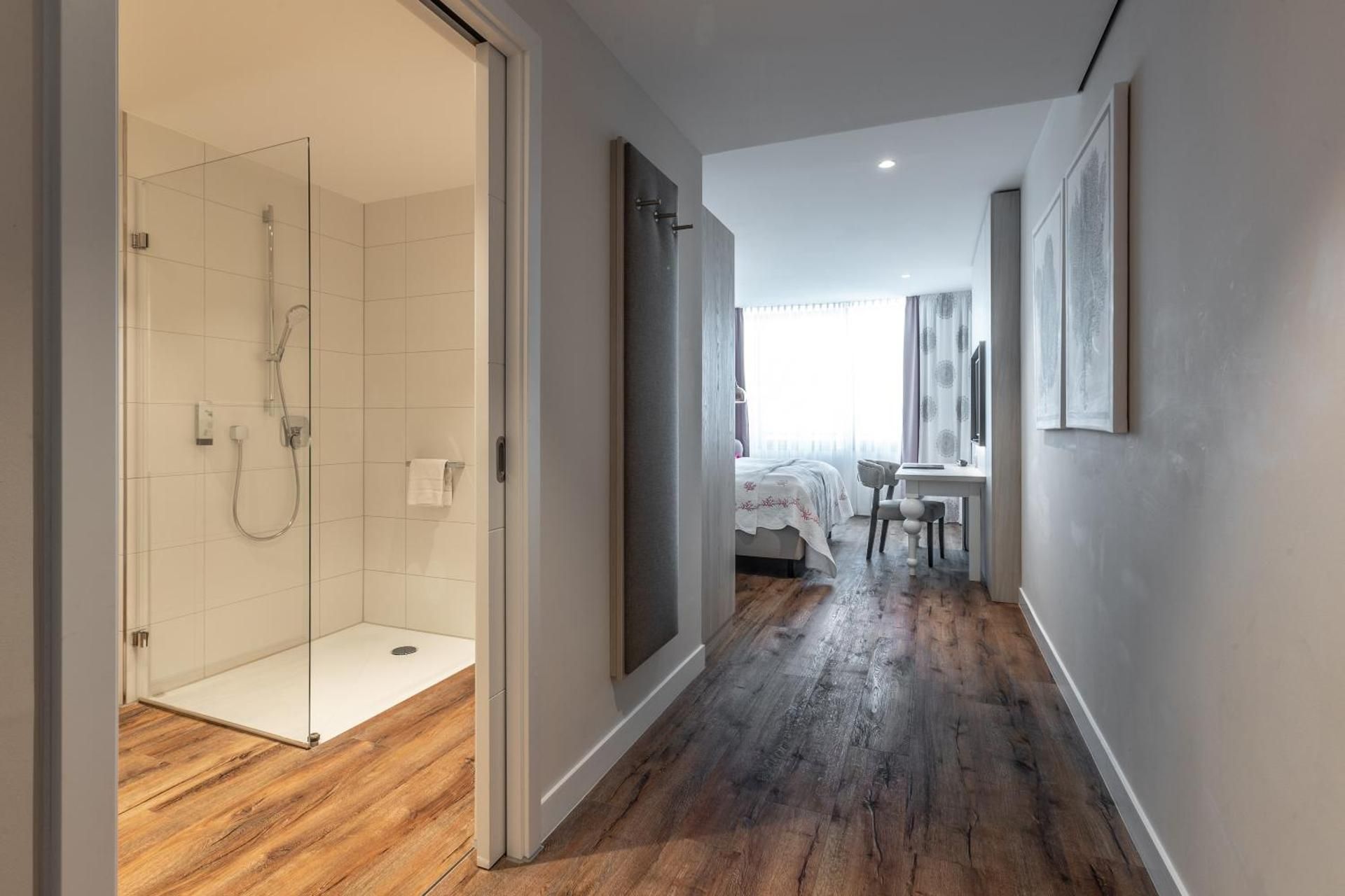 Two Connecting Comfort Plus Double Rooms (6 People)