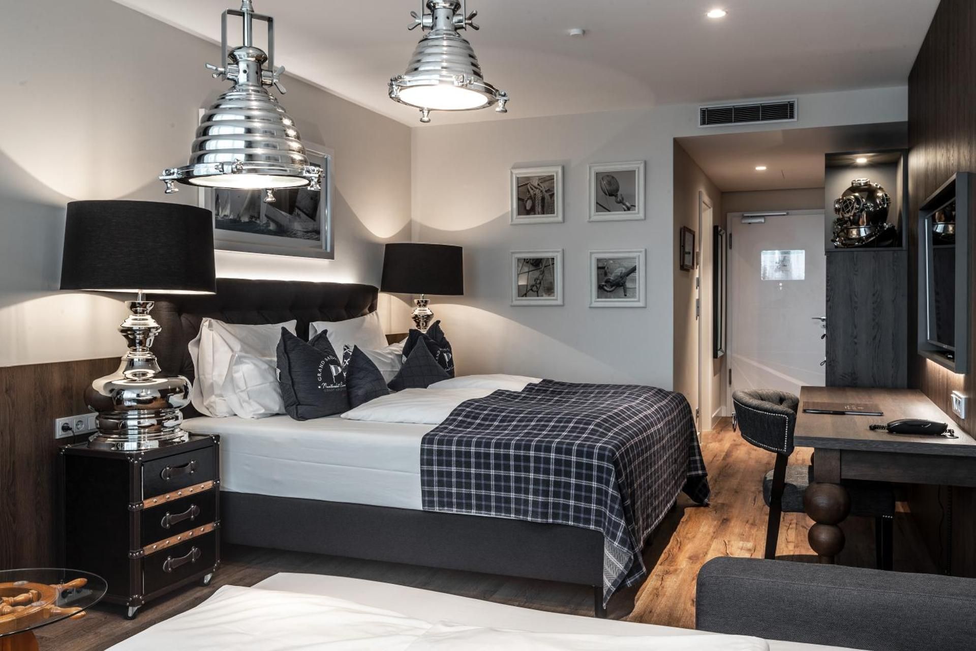 Two Connecting Comfort Plus Double Rooms (6 People)