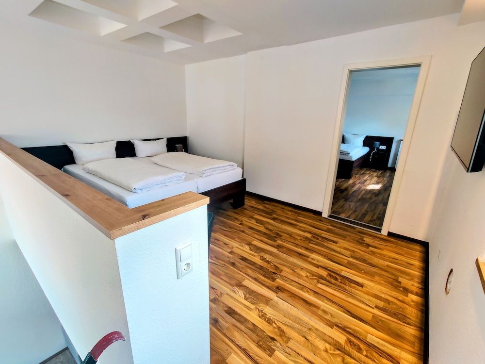 Boardinghouse - Stadtvilla Budget Classic Triple Room 2