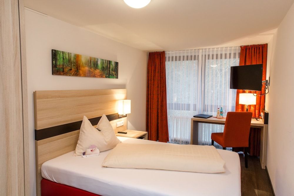 TaunusTagungsHotel Single Room 2