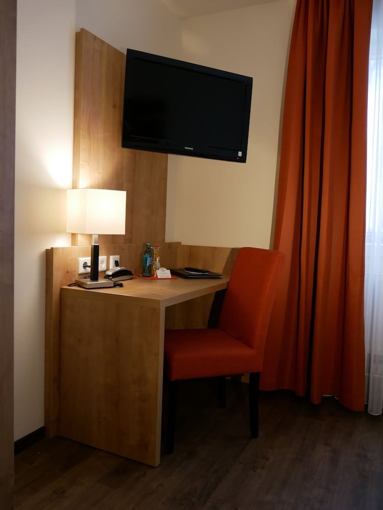 TaunusTagungsHotel Single Room 5