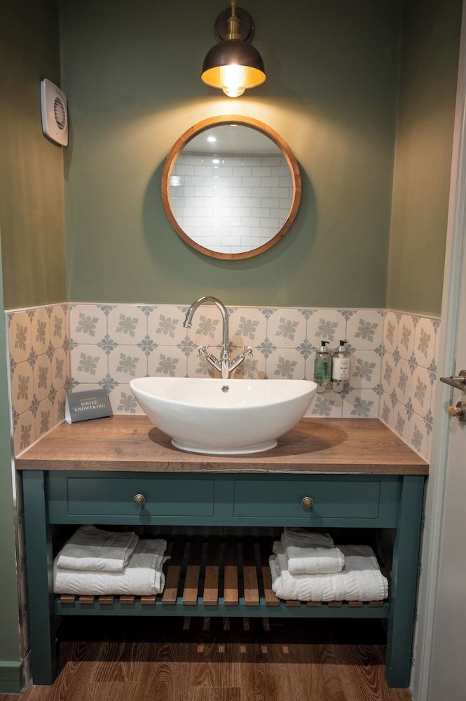 The Green Man by Greene King Inns Business Double Room, Ensuite 4