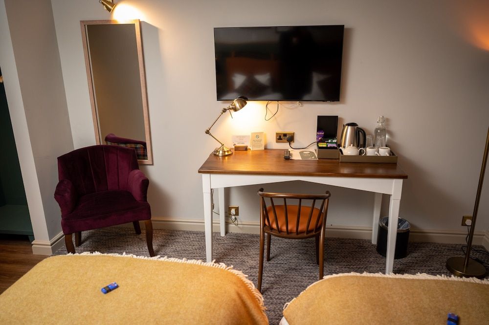 The Green Man by Greene King Inns Twin Room, Ensuite 5