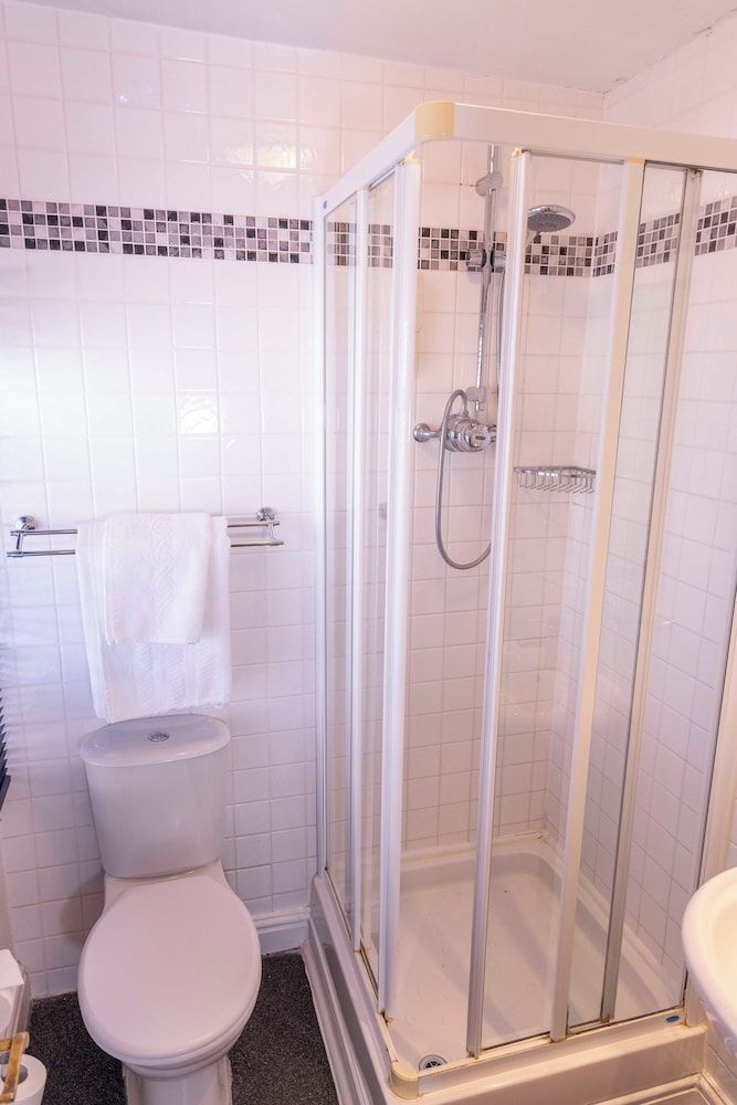 Cromwell Lodge Hotel by Greene King Inns Standard Room, 2 Twin Beds 14