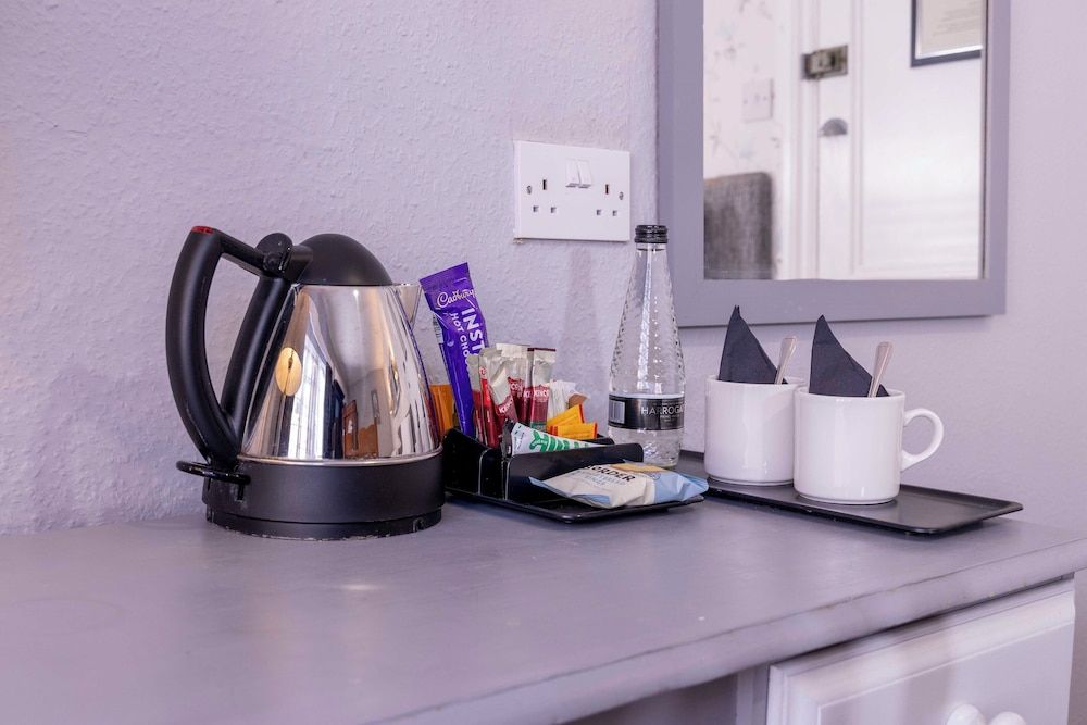 Cromwell Lodge Hotel by Greene King Inns Standard Room, 2 Twin Beds 16