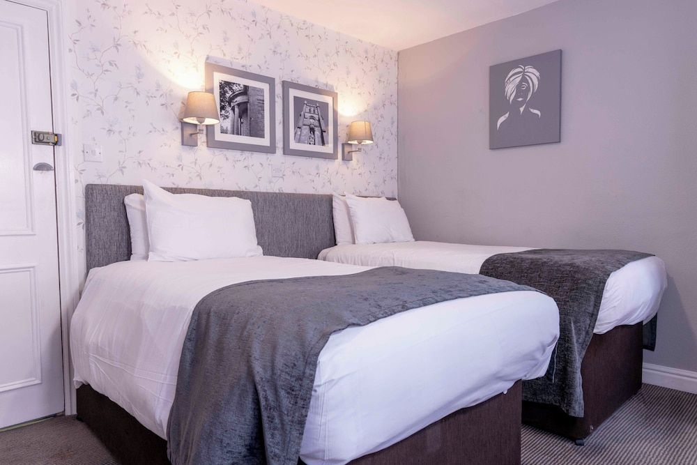 Cromwell Lodge Hotel by Greene King Inns Standard Room, 2 Twin Beds