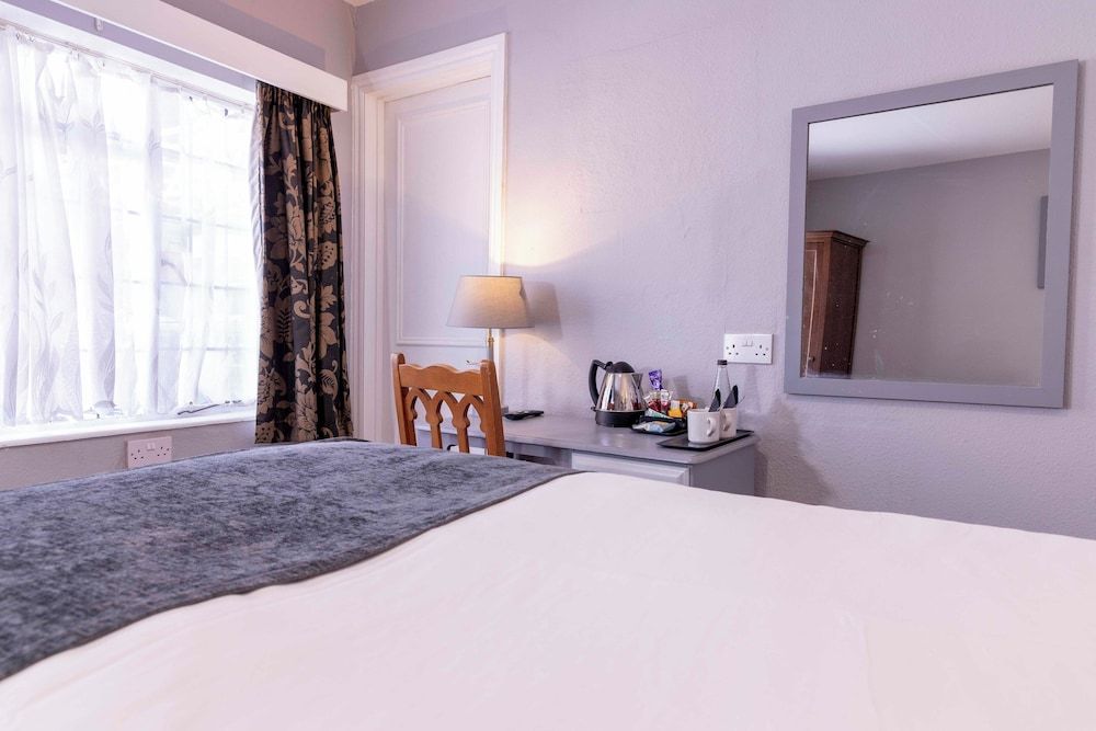 Cromwell Lodge Hotel by Greene King Inns Standard Room, 2 Twin Beds 9
